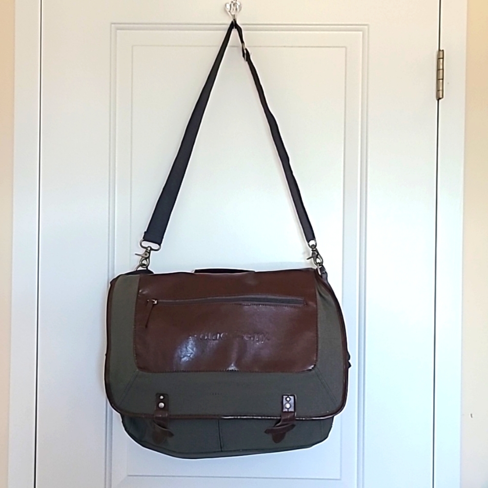 Blackberry Laptop Shoulder Bag Field & Co Collection Brand New